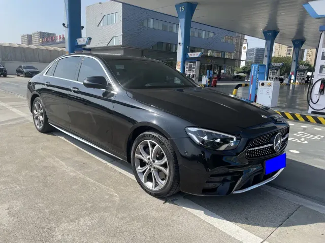 Mercedes-Benz E-Class — Фото автомобиля 3