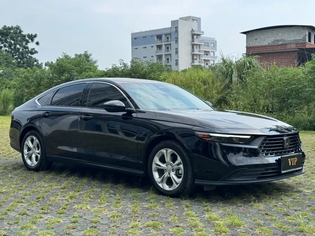 Honda Accord — Фото автомобиля 3