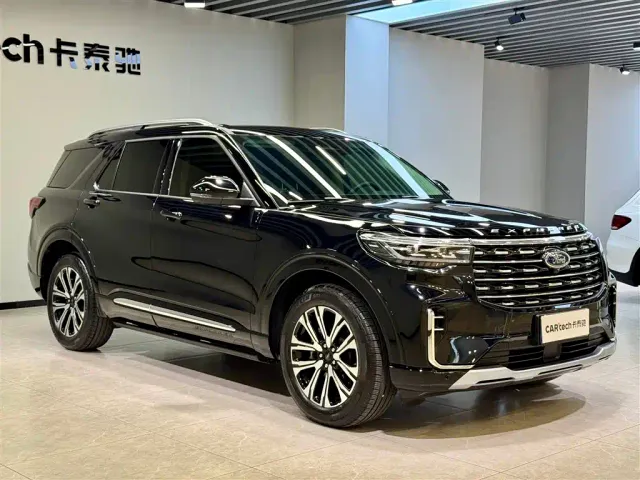 Ford Explorer — Фото автомобиля 2