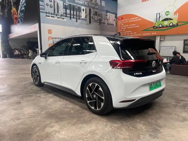 Volkswagen ID.3 — Фото автомобиля 4