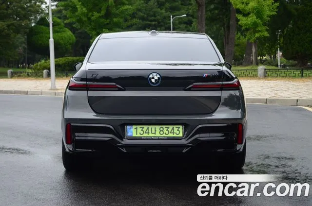 BMW i7 — Фото автомобиля 4
