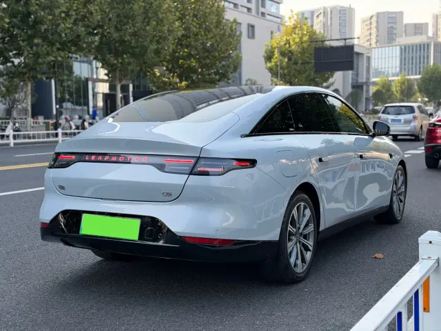 Leapmotor C01 — Фото автомобиля 9