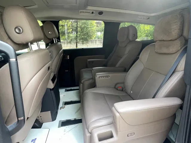 Li Auto MEGA — Фото автомобиля 8