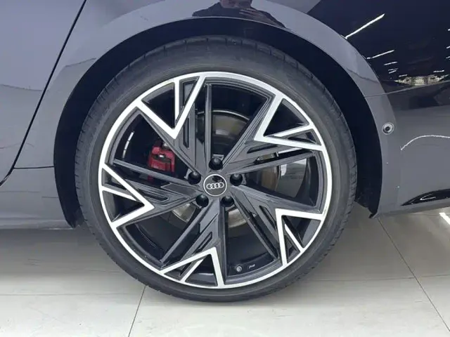 Audi A7L — Фото автомобиля 15