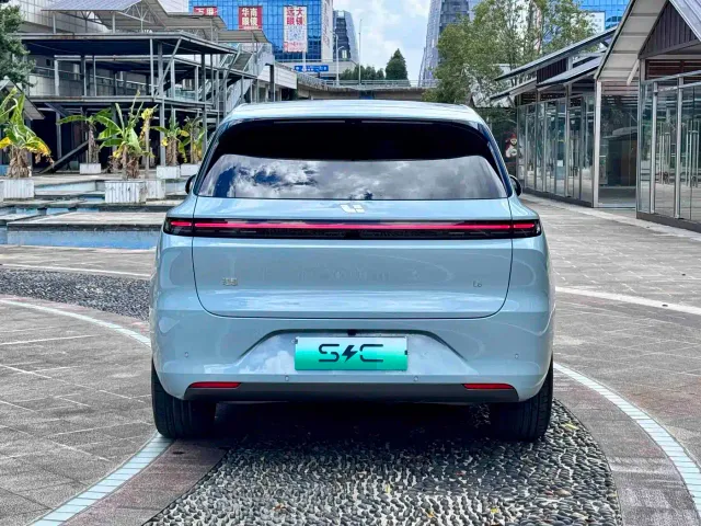 Li Auto L6 — Фото автомобиля 17