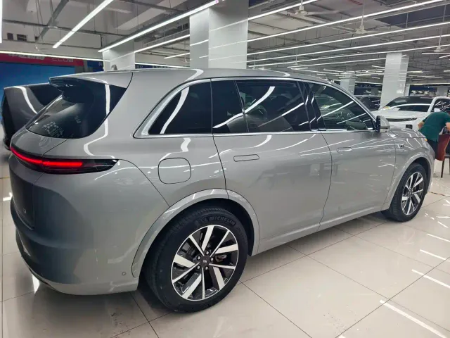 Li Auto L7 — Фото автомобиля 10