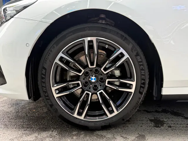 BMW 5 Series — Фото автомобиля 5