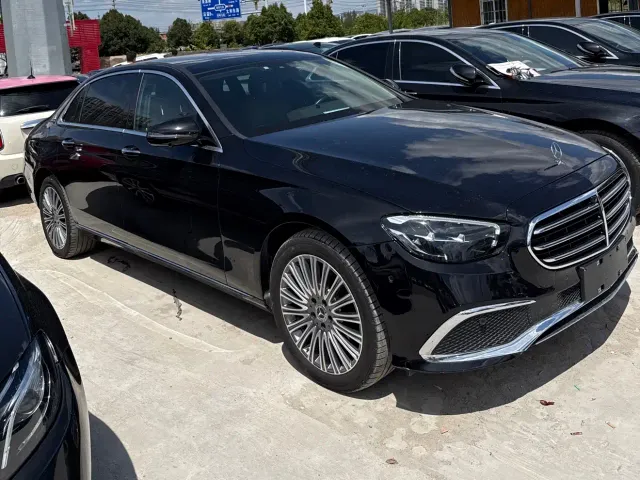Mercedes-Benz E-Class — Фото автомобиля 3
