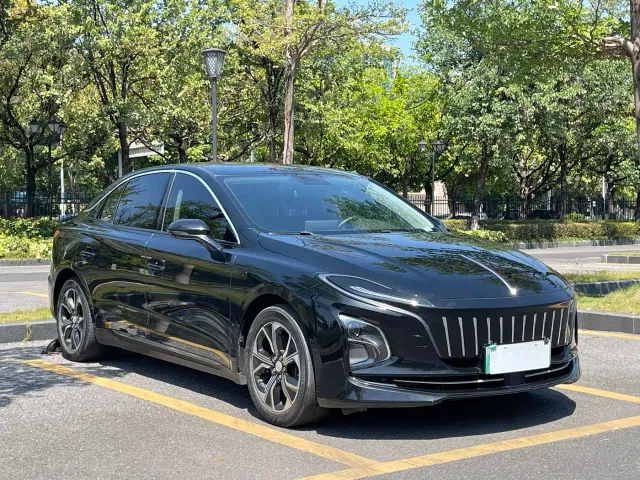 Hongqi E-QM5 — Фото автомобиля 3