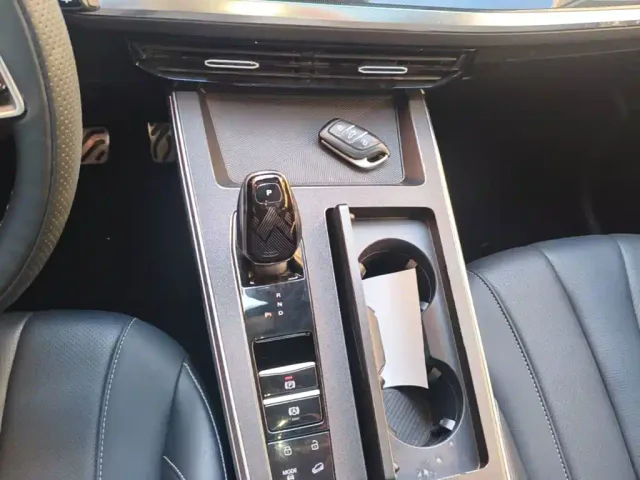 Roewe RX5 eMAX — Фото автомобиля 13