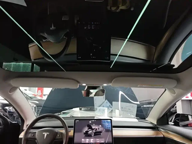 Tesla Model 3 — Фото автомобиля 17