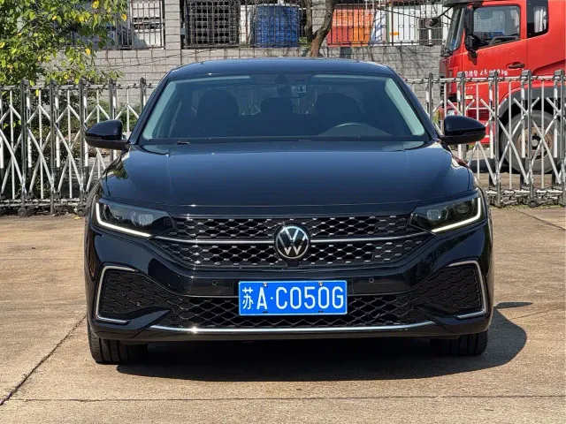 Volkswagen Passat — Фото автомобиля 2