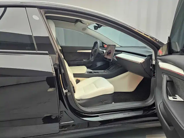 Tesla Model 3 — Фото автомобиля 14
