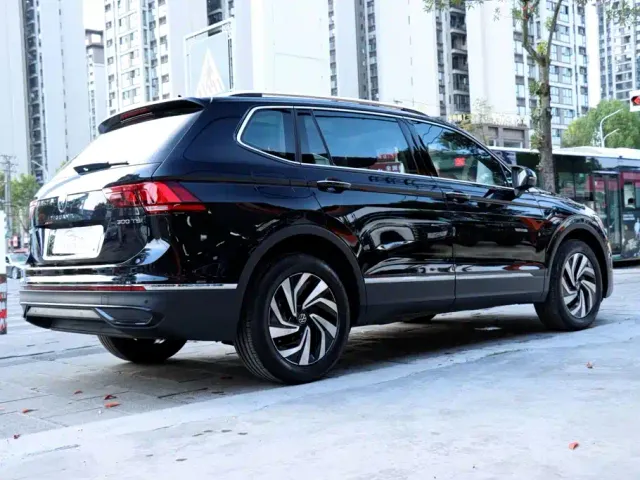 Volkswagen Tiguan L — Фото автомобиля 5