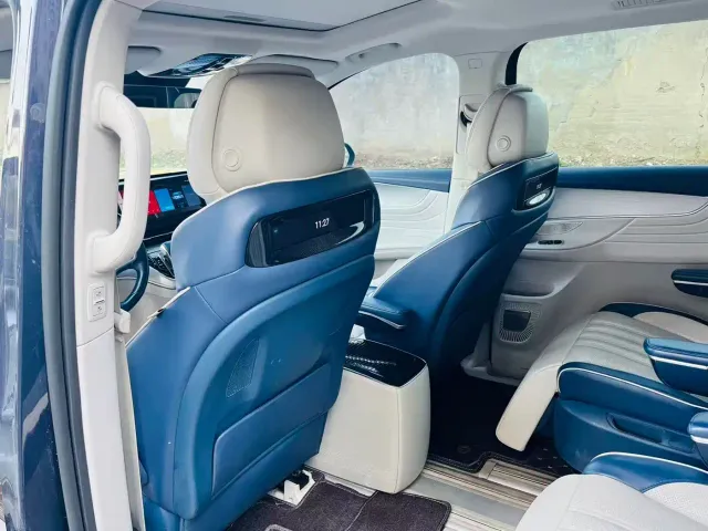 Roewe iMAX8 — Фото автомобиля 7