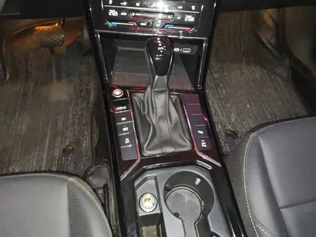 Volkswagen Passat — Фото автомобиля 13