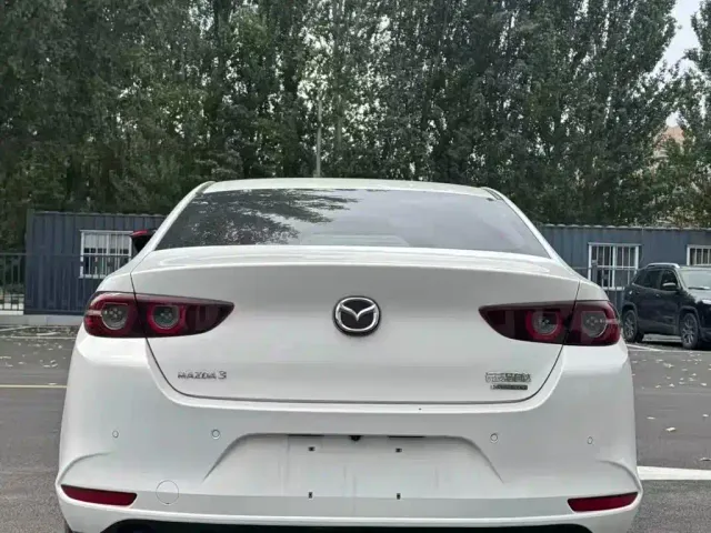 Mazda Axela — Фото автомобиля 5