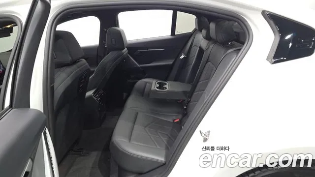 BMW 5 Series G60 — Фото автомобиля 18