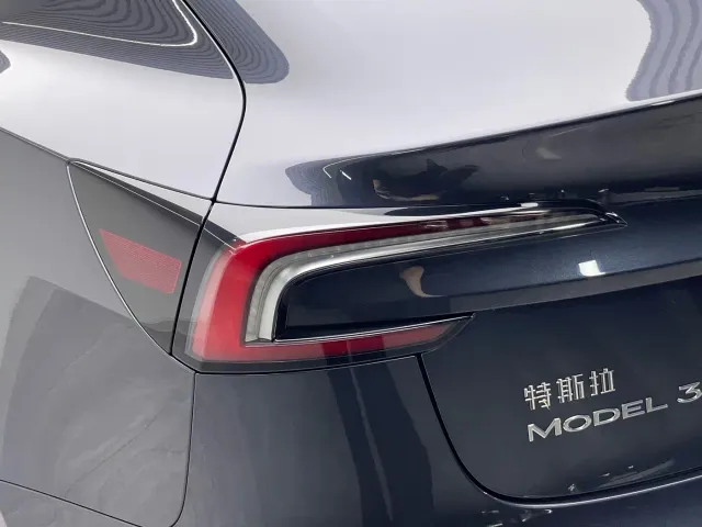 Tesla Model 3 — Фото автомобиля 20