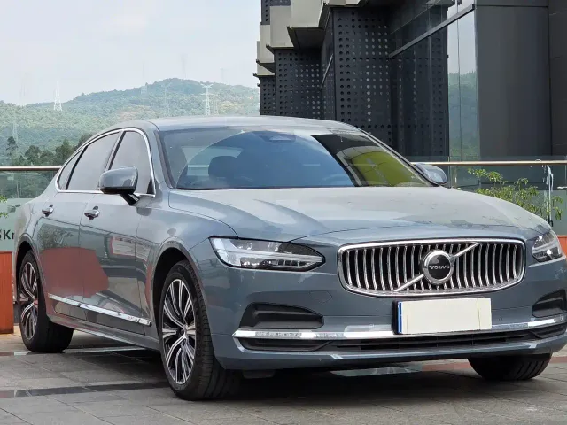 Volvo S90 — Фото автомобиля 3