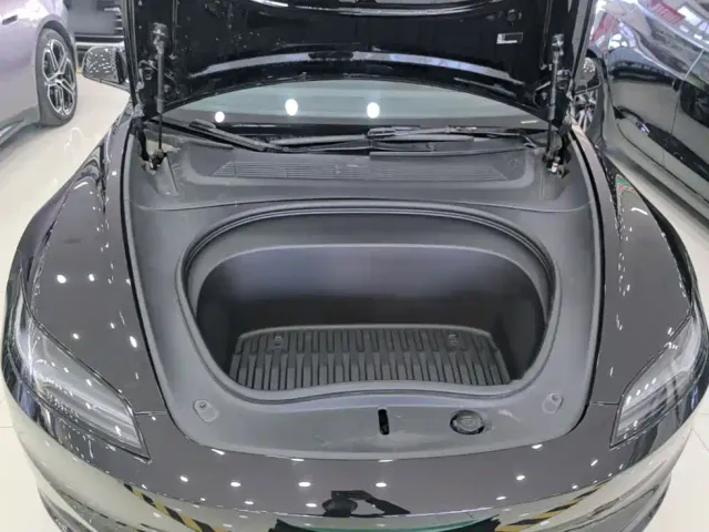 Tesla Model 3 — Фото автомобиля 19