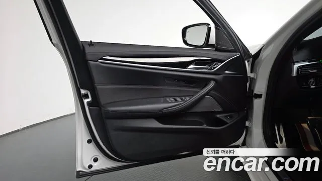 BMW 5 Series G30 — Фото автомобиля 13