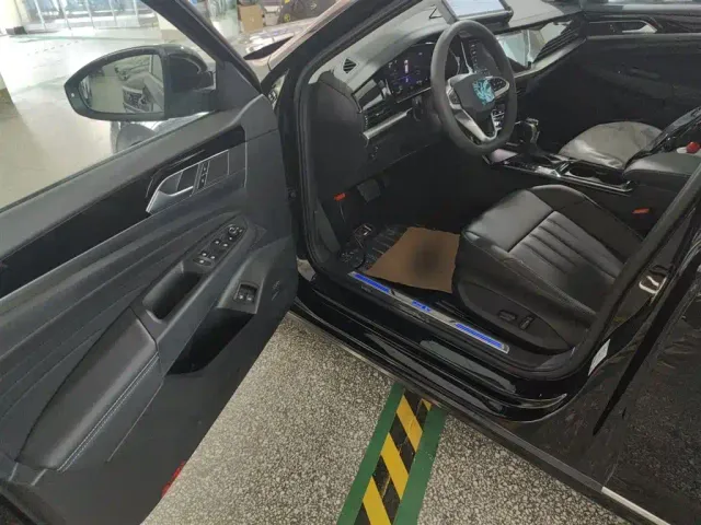 Volkswagen Passat — Фото автомобиля 11