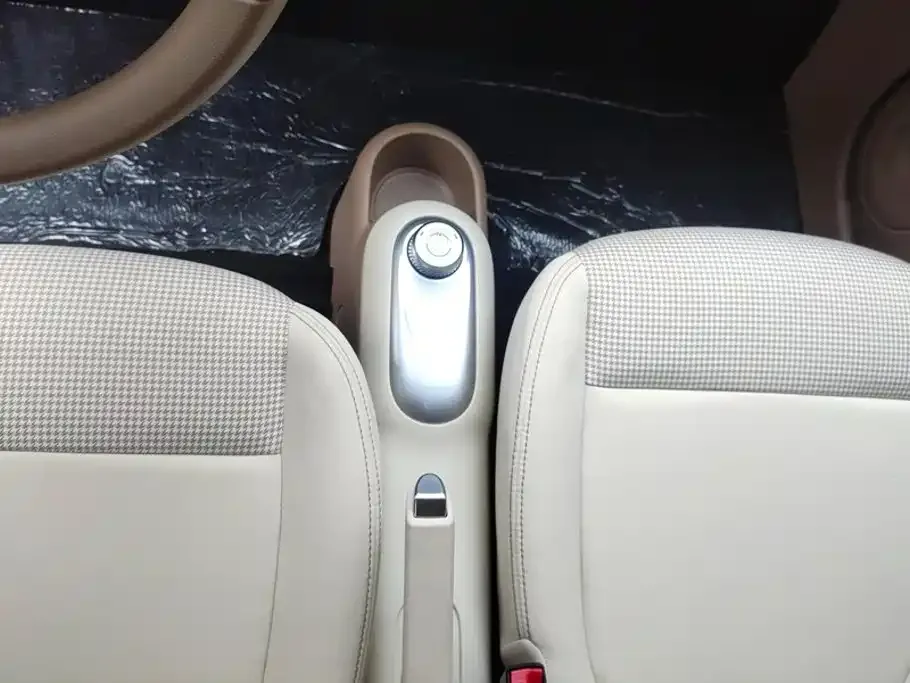 Wuling Motors Hongguang MINIEV 2025 4-Door Advanced — Фото автомобиля 16