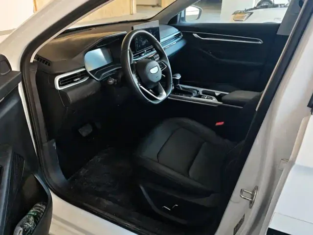 Geely Emgrand — Фото автомобиля 9