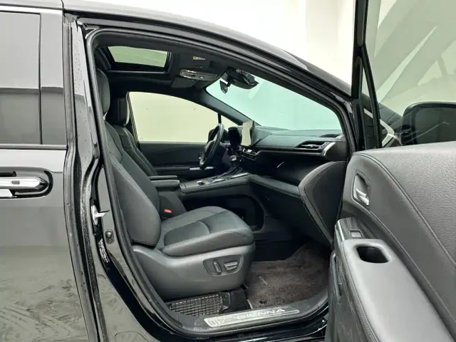 Toyota Sienna — Фото автомобиля 24