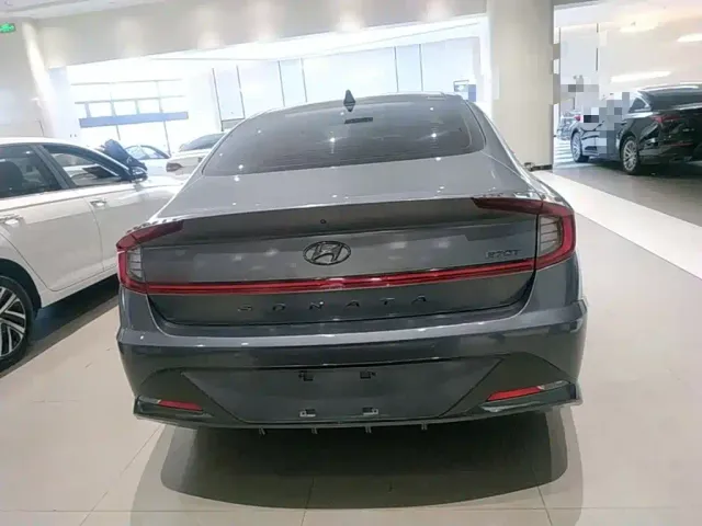 Hyundai Sonata — Фото автомобиля 5