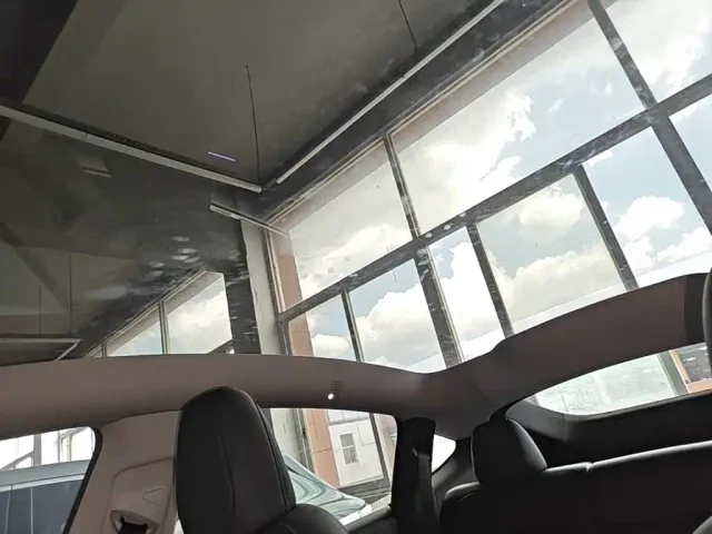 Tesla Model Y — Фото автомобиля 17
