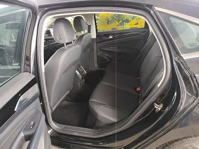Volkswagen Passat — Фото автомобиля 16