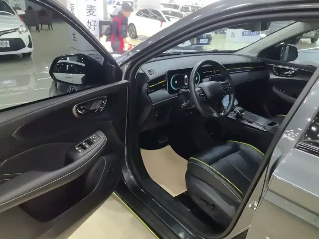 Roewe RX5 — Фото автомобиля 11