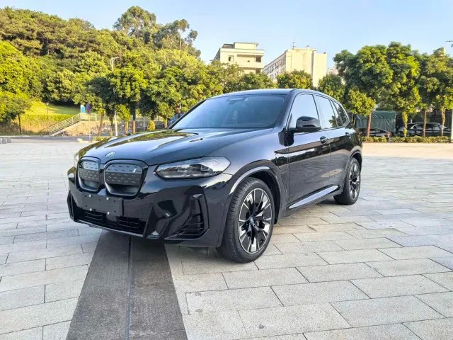 Фотография автомобиля — BMW iX3