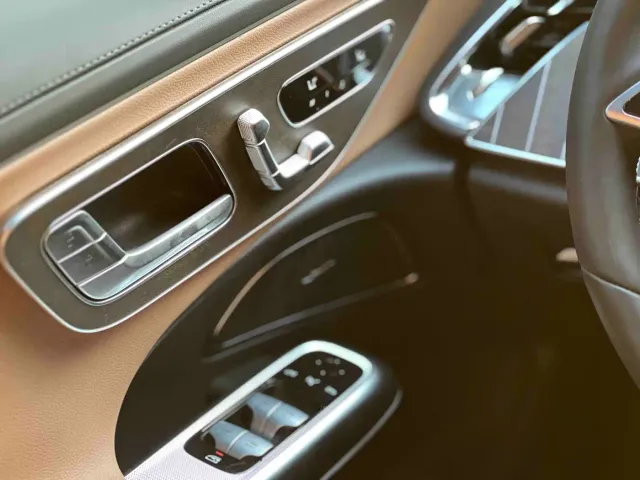 Mercedes-Benz E-Class — Фото автомобиля 12
