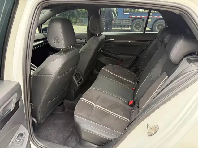 Volkswagen Golf — Фото автомобиля 17