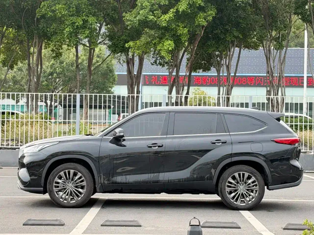 Toyota Highlander — Фото автомобиля 4
