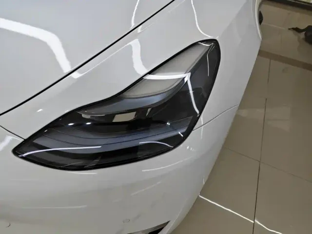 Tesla Model Y — Фото автомобиля 23