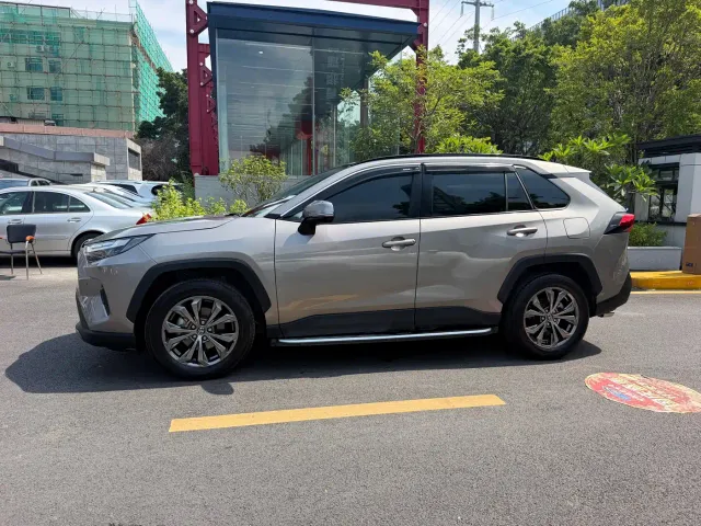 Toyota RAV4 — Фото автомобиля 7