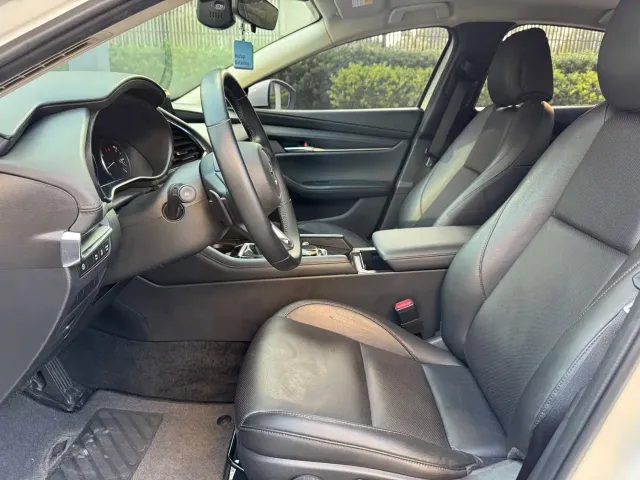Mazda Axela — Фото автомобиля 3