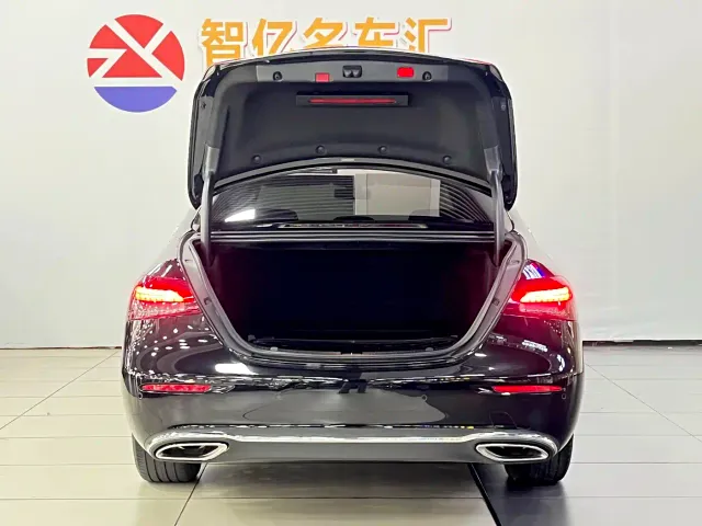 Mercedes-Benz E-Class — Фото автомобиля 12