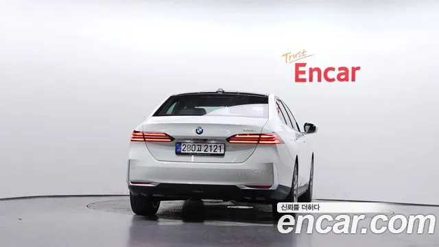 BMW 5 Series G60 — Фото автомобиля 4