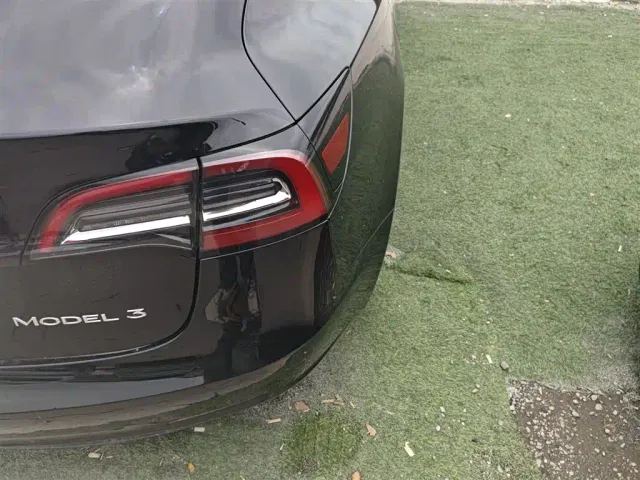 Tesla Model 3 — Фото автомобиля 23