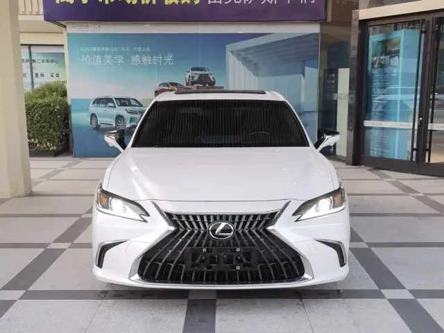 Lexus ES — Фото автомобиля 2