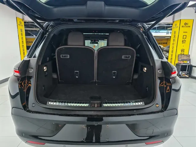 Li Auto L8 — Фото автомобиля 8