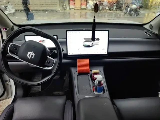 Leapmotor C10 — Фото автомобиля 10