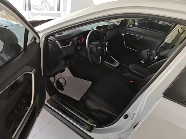 Toyota RAV4 — Фото автомобиля 15