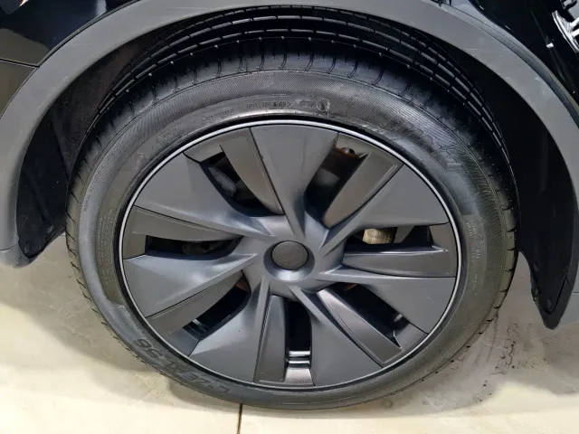 Tesla Model Y — Фото автомобиля 29
