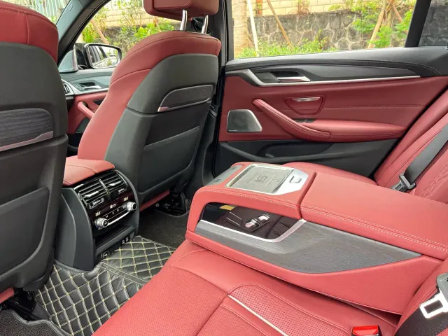 BMW 5 Series — Фото автомобиля 11